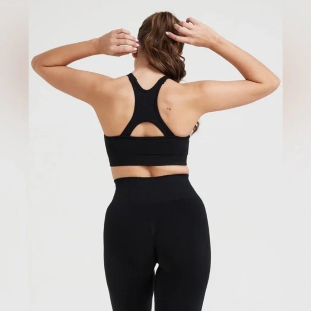 ONER | EFFORTLESS SEAMLESS HIGH NECK BRALETTE - Picture 2 of 3
